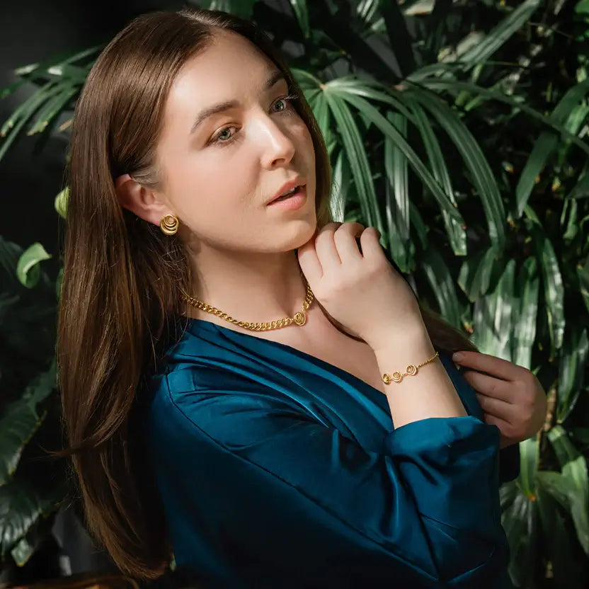 Roses Muse Jewelry display