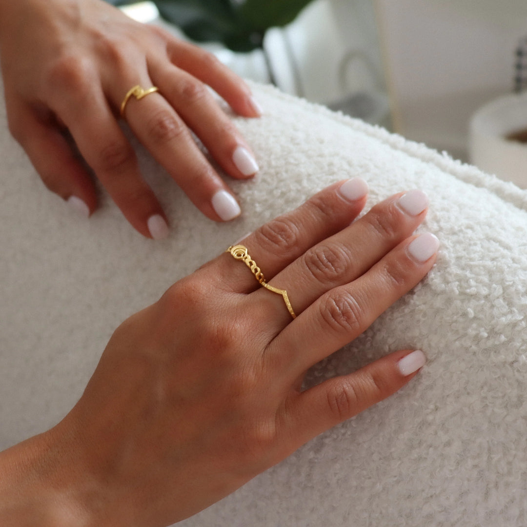 Rosevine Wishbone Ring in 18k gold vermeil