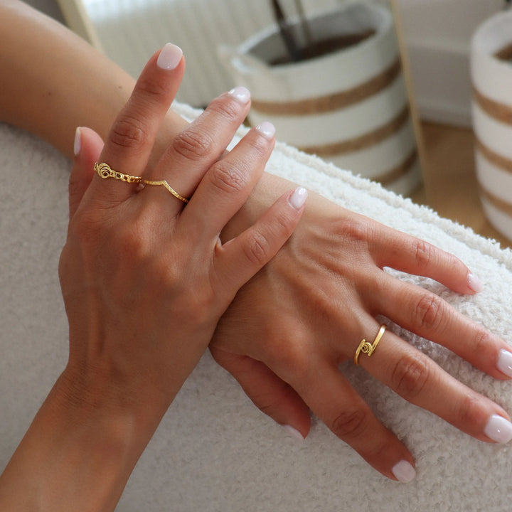 Blooming Bypass Ring in 18k gold vermeil